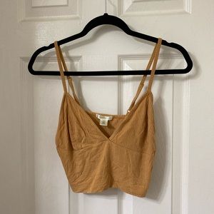 3/$20✨ Tan Crop Top